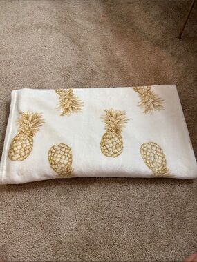 Royal Standard Pineapple Print Blanket